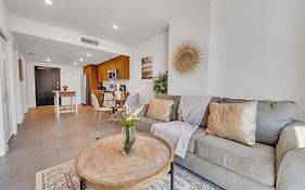 Beautiful Unit With Amazing View & Free Parking